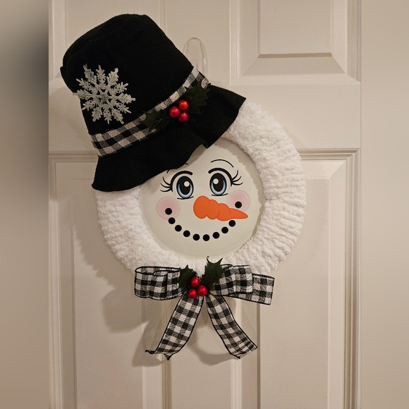 Snowman yarn wreath - Picture 1 of 3